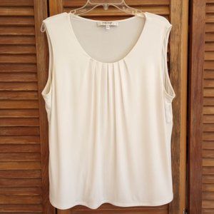 White pleated knit top by Jones Studio size XL